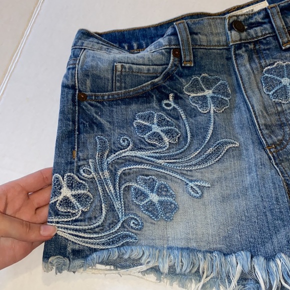 Miss Me Vintage | Embroidered floral Shorts Size 26 - Picture 6 of 8